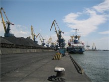 Иностранные суда сделали мариупольский порт сточной ямой