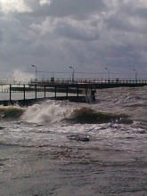 В Мариуполе шторм выбросил на берег тело 9-ти летней девочки 