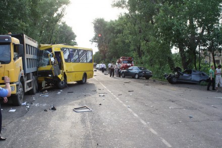 В ДТП в Харцызске пострадало 17 человек (ФОТО)