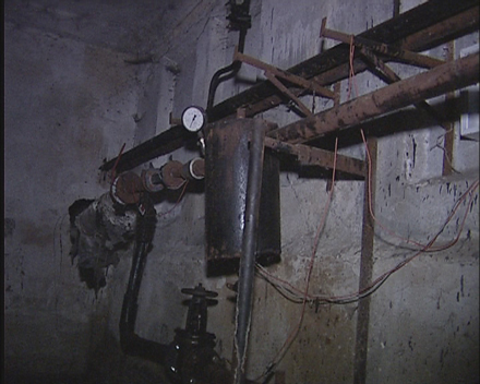 В микрорайоне «Солнечный» Красноармейска дом тонет в нечистотах  