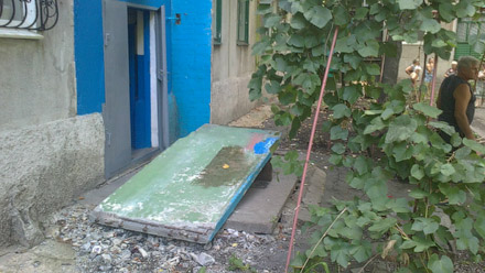 В Красноармейске обрушилась стена у входа в подъезд