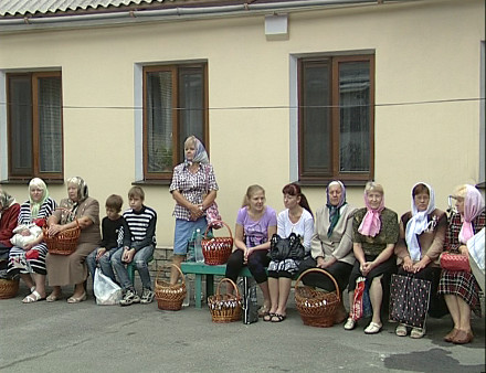 Православные Красноармейска в праздник Преображения освятили яблоки и мед (ФОТО)