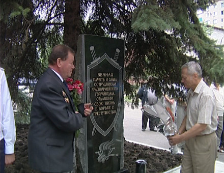 Сегодня в Красноармейске открыли Стелу Памяти погибшим сотрудникам МВД (ФОТО)