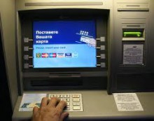 Депутаты предлагают запретить банкам взимать комиссию за снятие наличных в банкоматах