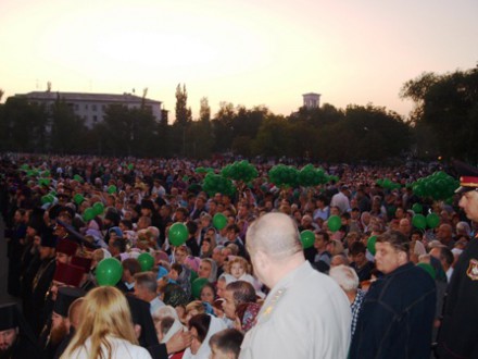 В Луганск прибыл Патриарх Московский и Всея Руси Кирилл. Фото "ОстроВ"