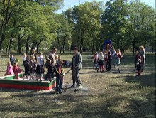 Для маленьких жителей поселка Шевченко обустроили детскую площадку (ФОТО)