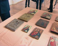 Донецкому художественному музею передали контрабандные иконы (ФОТО)