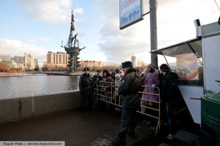 Поясу Богородицы в Москве в течение суток поклонились 70 тыс. человек.  ФОТО Виталия Рагулина
