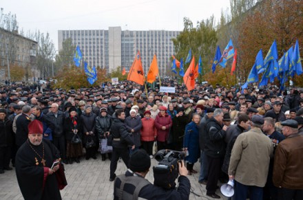 В Донецке требуют отставки Верховной Рады