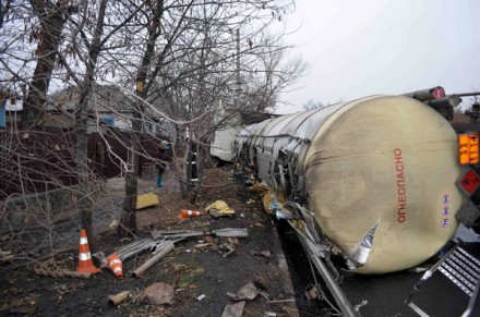 В Макеевке перевернулась цистерна с сольвентом (ФОТО)