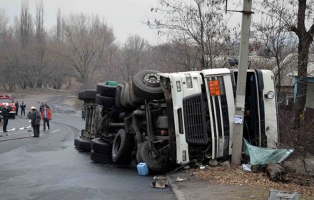 В Макеевке перевернулась цистерна с сольвентом (ФОТО)