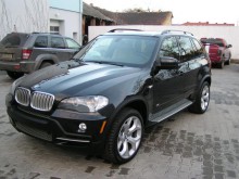 Азаров уволил чиновника за расточительность