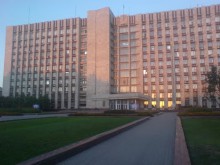 После штурма ДонОГА одного из правоохранителей забрала скорая помощь 