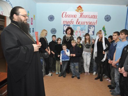 В день Святого Николая воспитанники приюта «Отчий дом» получают подарки и сладости