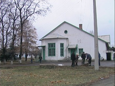 Жители Шевченко вышли на субботник (ФОТО)