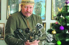 Донецкие кузнецы отправят в Осло 32 железных цветка в память о жертвах террора 