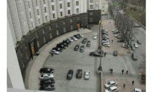 Азаров лишит чиновников служебных автомобилей