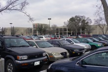 Украинские водители теперь могут не платить деньги парковщикам, если нет паркоматов 