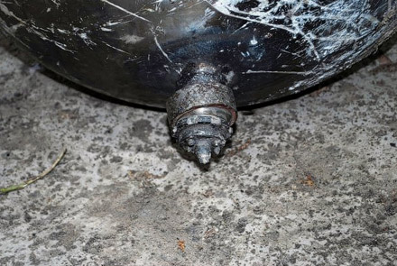 Таинственный металлический шар свалился с неба в Бразилии