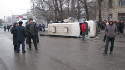 В Запорожье маршрутка столкнулась с грузовиком. Есть жертвы