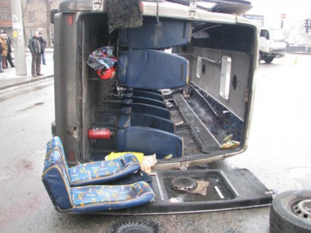 В Запорожье маршрутка столкнулась с грузовиком. Есть жертвы