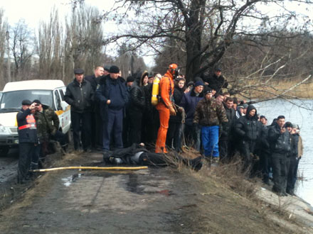 В Добропольском районе затонул автомобиль. Водитель погиб