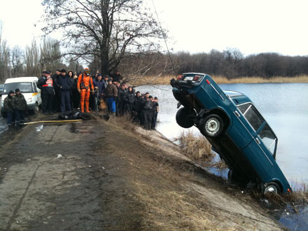 В Добропольском районе затонул автомобиль. Водитель погиб