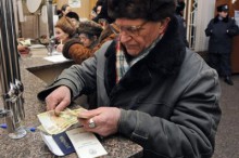 С 1 мая пенсионерам, которые вышли на пенсию до 2008 года добавят по 100 грн., - Янукович