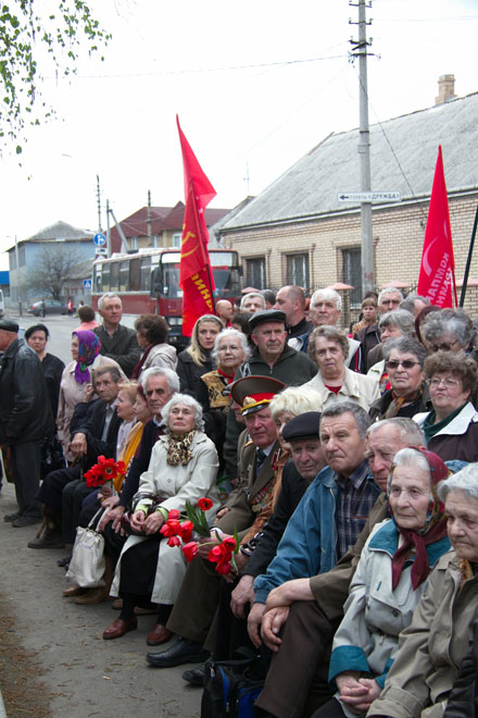 В Красноармейске открыли памятник Ленину (ФОТО)