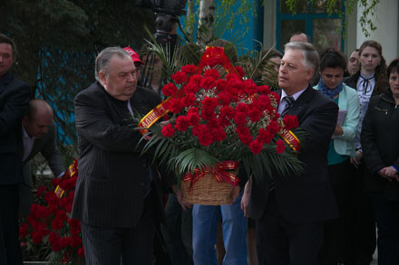 В Красноармейске открыли памятник Ленину (ФОТО)