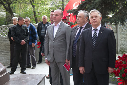 В Красноармейске открыли памятник Ленину (ФОТО)