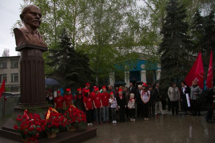 В Красноармейске открыли памятник Ленину (ФОТО)