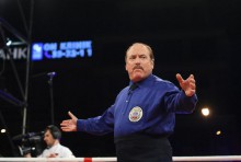 Судьей в ринге боя 29 апреля Сенченко - Малиньяджи на "Донбасс Арене" назначен лучший арбитр мира