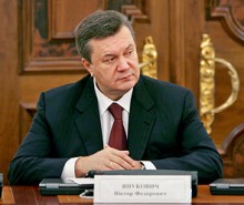 Украина на инаугурации президента России В. Путина будет представлена на высоком уровне, - В. Янукович