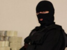 По пути следования кортежа Януковича стоят правоохранители в бронежилетах