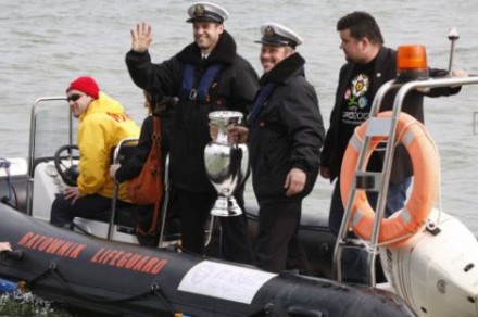 Главный трофей Евро-2012 начал шествие по городам Украины