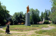 В Донецке изуродовали памятник Ленину 