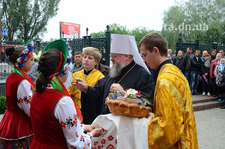 Освящение храма святых равноапостольных царей Константина и Елены Освящение храма святых равноапостольных царей Константина и Елены