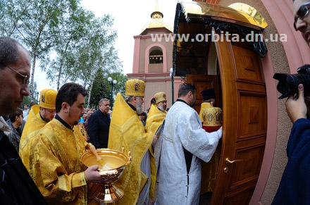 Освящение храма святых равноапостольных царей Константина и Елены Освящение храма святых равноапостольных царей Константина и Елены