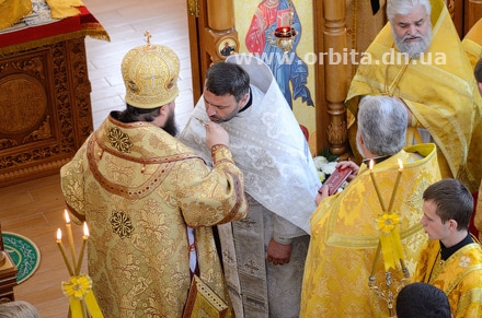 Освящение храма святых равноапостольных царей Константина и Елены Освящение храма святых равноапостольных царей Константина и Елены