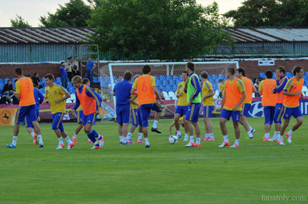 Сборная Украины провела открытую тренировку перед матчем с Англией Сборная Украины провела открытую тренировку перед матчем с Англией