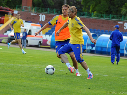 Сборная Украины провела открытую тренировку перед матчем с Англией Сборная Украины провела открытую тренировку перед матчем с Англией