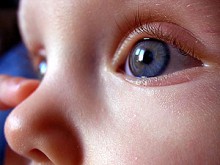 В Донецкой области мать на неделю бросила в квартире двух деток 