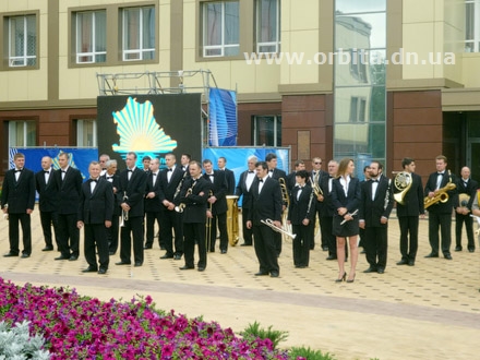 Виктор Янукович принял участие в праздновании 80-летия Донецкой области