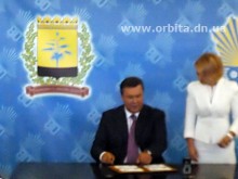 Виктор Янукович принял участие в праздновании 80-летия Донецкой области