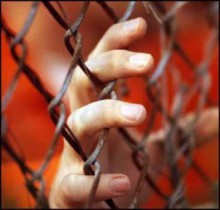 Садистам из Луганска, на протяжении 6 лет державшим в рабстве 11 человек, грозит 17 лет тюрьмы