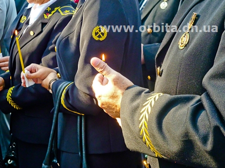 В Донецке состоялась панихида по погибшим шахтерам (ФОТО) В Донецке состоялась панихида по погибшим шахтерам (ФОТО)
