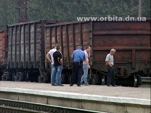 Столкновение пассажирского поезда с четырьмя вагонами с углем на Луганщине