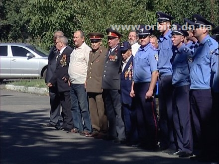 В Красноармейске открыли мемориальную доску в память о погибшем милиционере (ФОТО) В Красноармейске открыли мемориальную доску в память о погибшем милиционере (ФОТО)