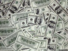 За два часа в обменных пунктах доллар подорожал на восемь копеек